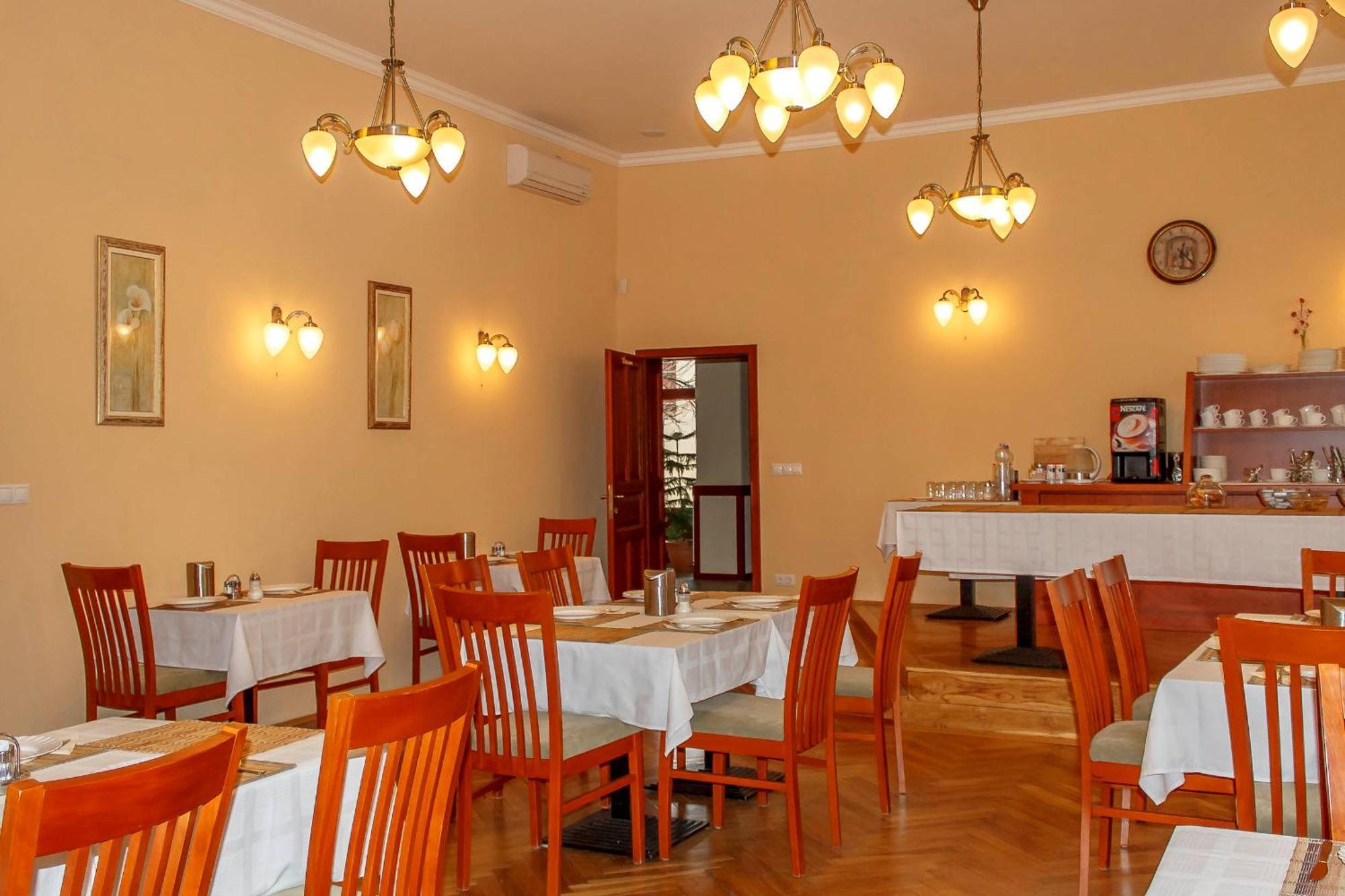 Pannon Hotel Bejelentkezes 20 Oraig, Check-In Until 20 O'Clock, Einchecken Bis 20 Uhr Mohács Extérieur photo