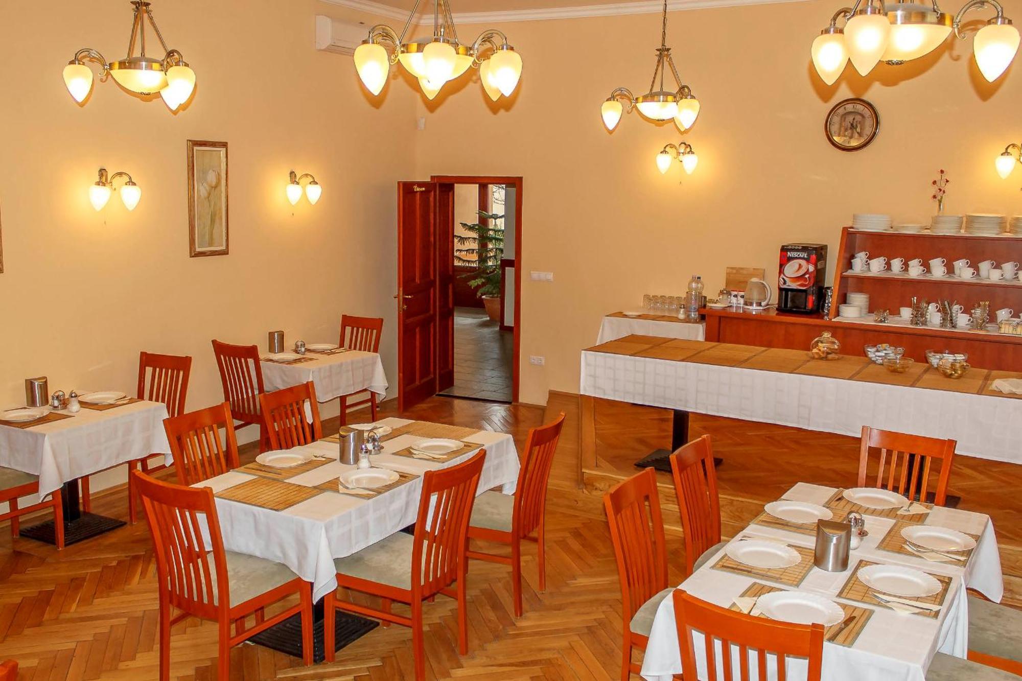 Pannon Hotel Bejelentkezes 20 Oraig, Check-In Until 20 O'Clock, Einchecken Bis 20 Uhr Mohács Extérieur photo