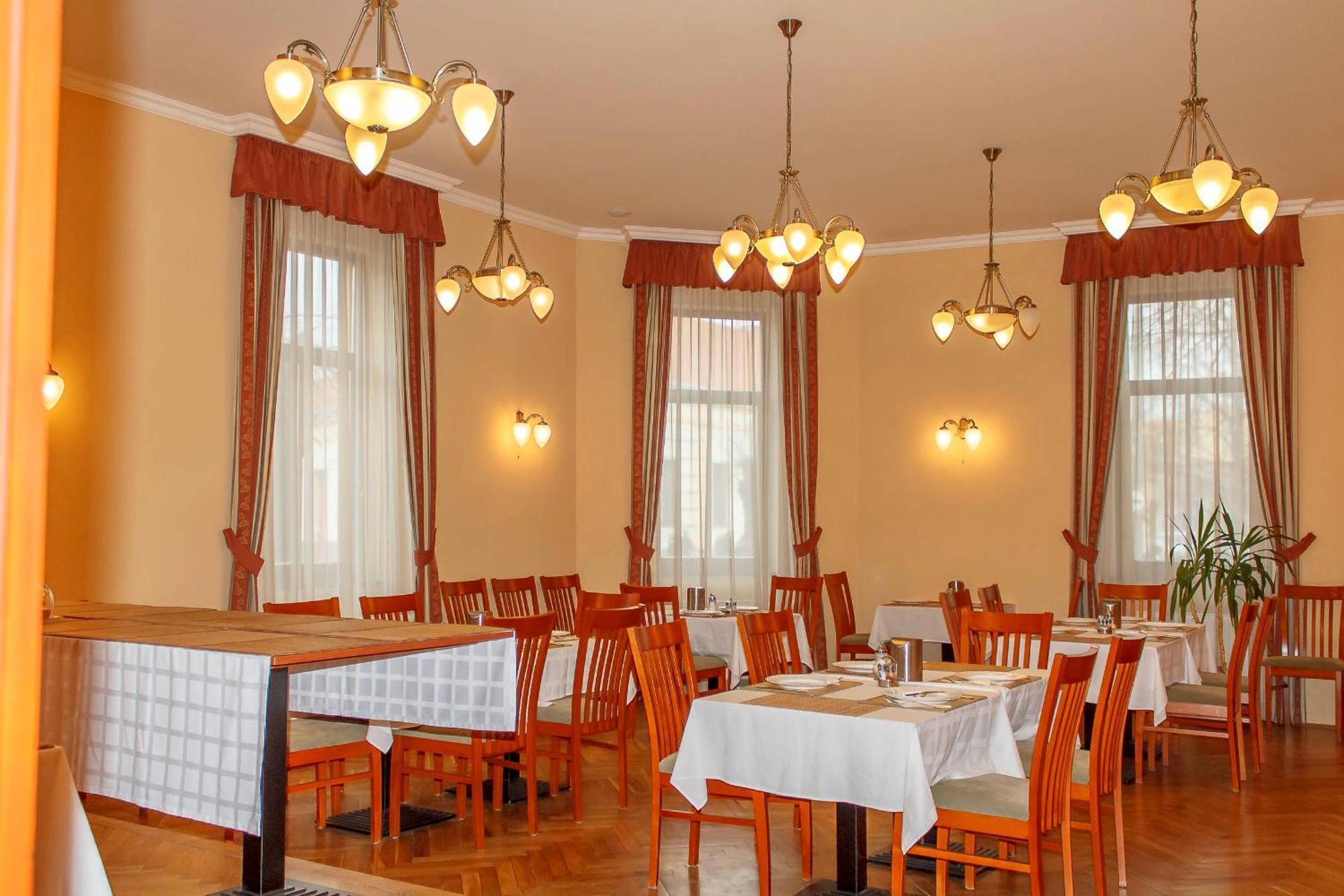 Pannon Hotel Bejelentkezes 20 Oraig, Check-In Until 20 O'Clock, Einchecken Bis 20 Uhr Mohács Extérieur photo