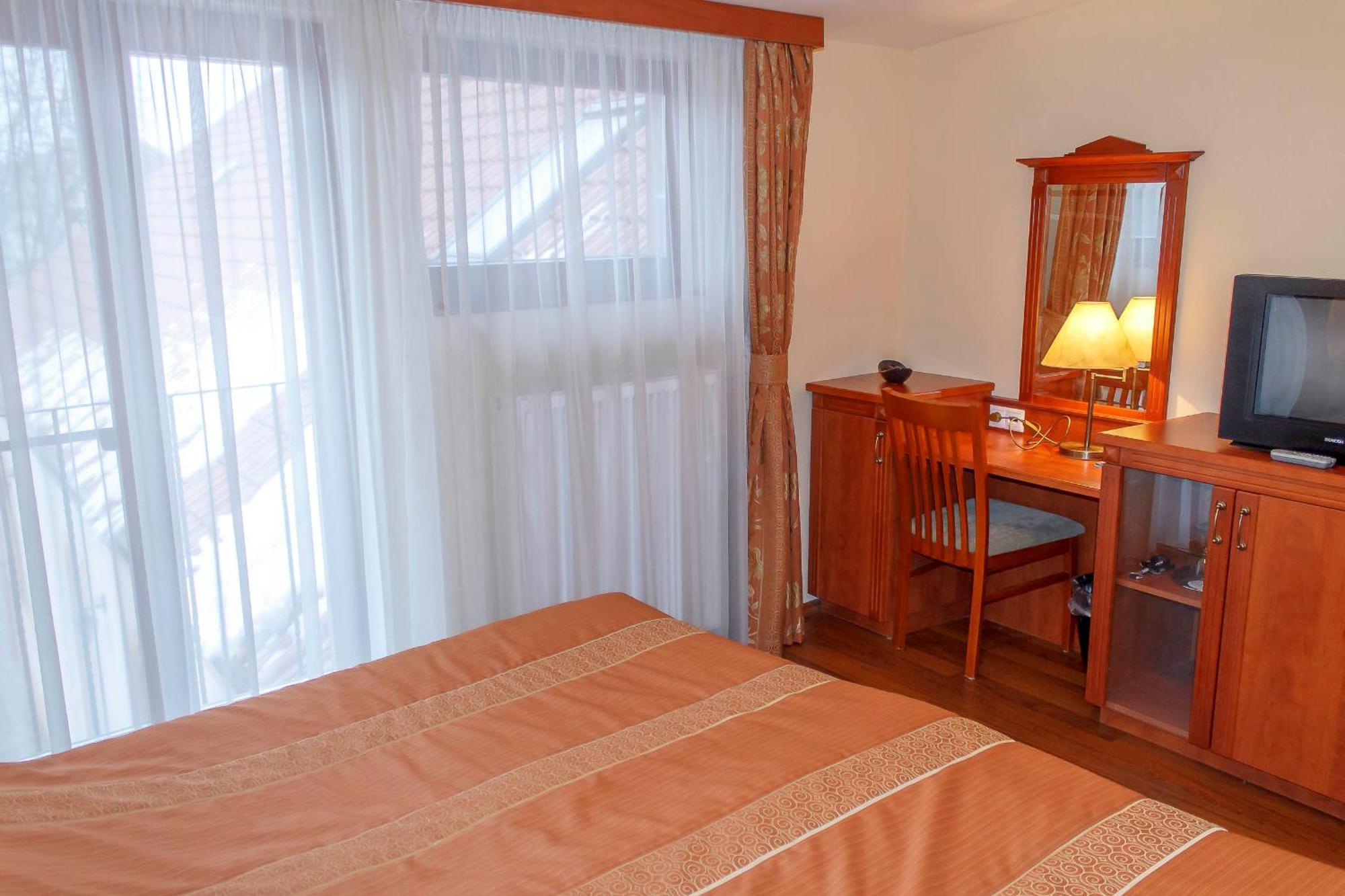 Pannon Hotel Bejelentkezes 20 Oraig, Check-In Until 20 O'Clock, Einchecken Bis 20 Uhr Mohács Extérieur photo
