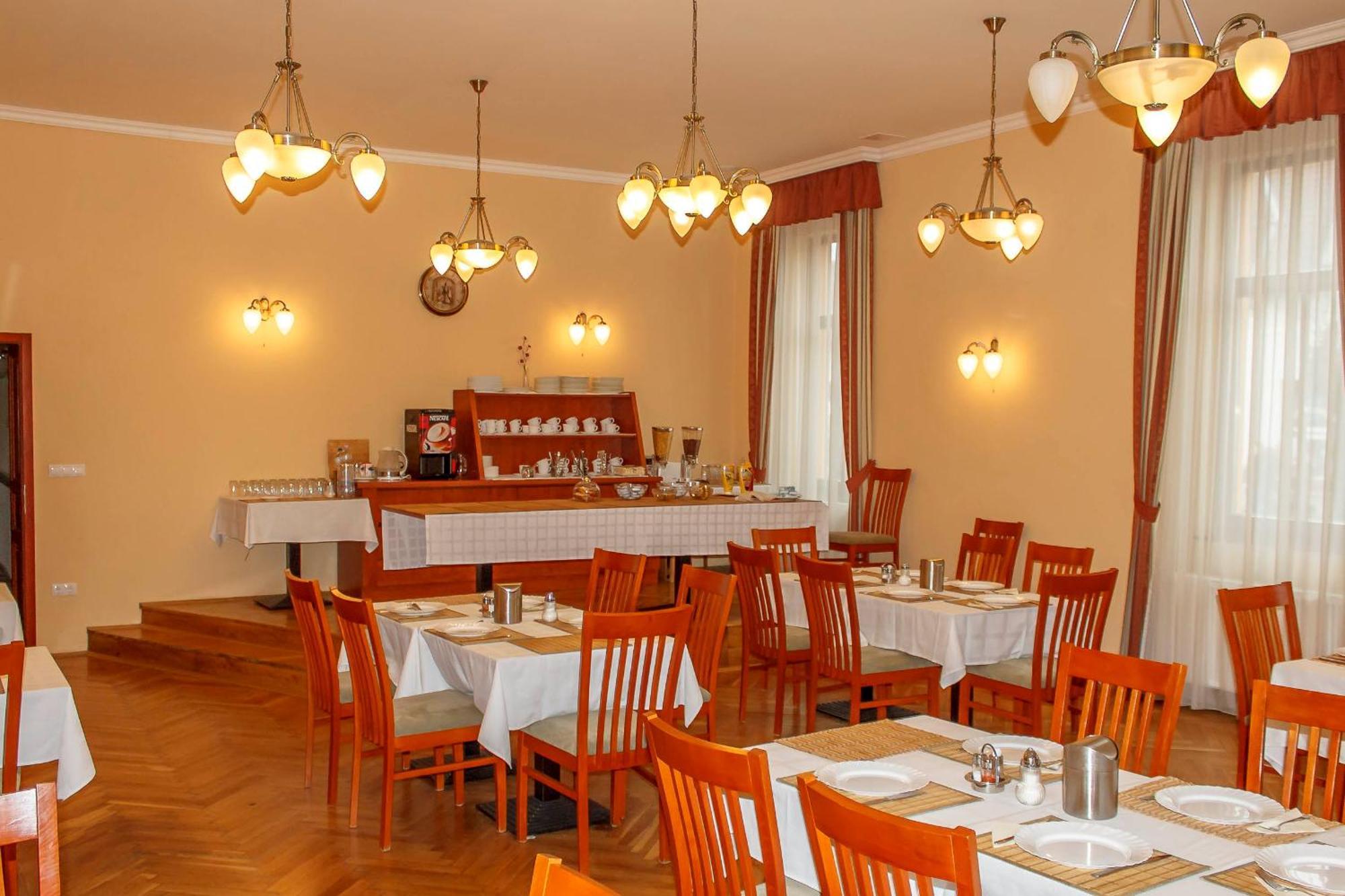 Pannon Hotel Bejelentkezes 20 Oraig, Check-In Until 20 O'Clock, Einchecken Bis 20 Uhr Mohács Extérieur photo