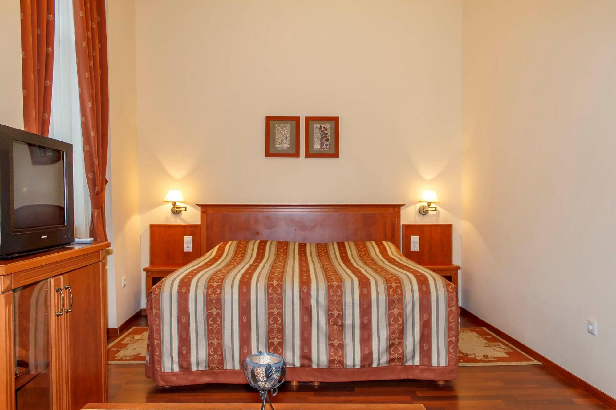 Pannon Hotel Bejelentkezes 20 Oraig, Check-In Until 20 O'Clock, Einchecken Bis 20 Uhr Mohács Extérieur photo
