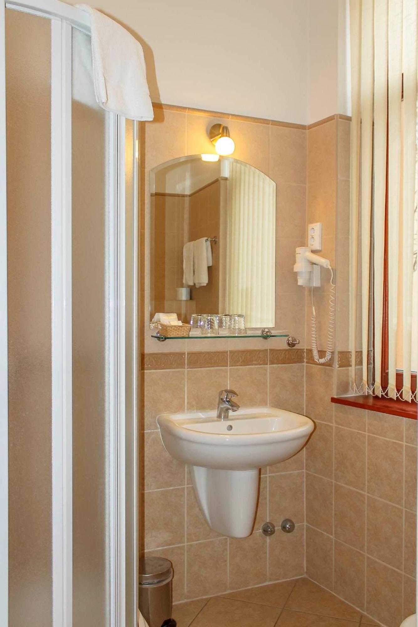 Pannon Hotel Bejelentkezes 20 Oraig, Check-In Until 20 O'Clock, Einchecken Bis 20 Uhr Mohács Extérieur photo