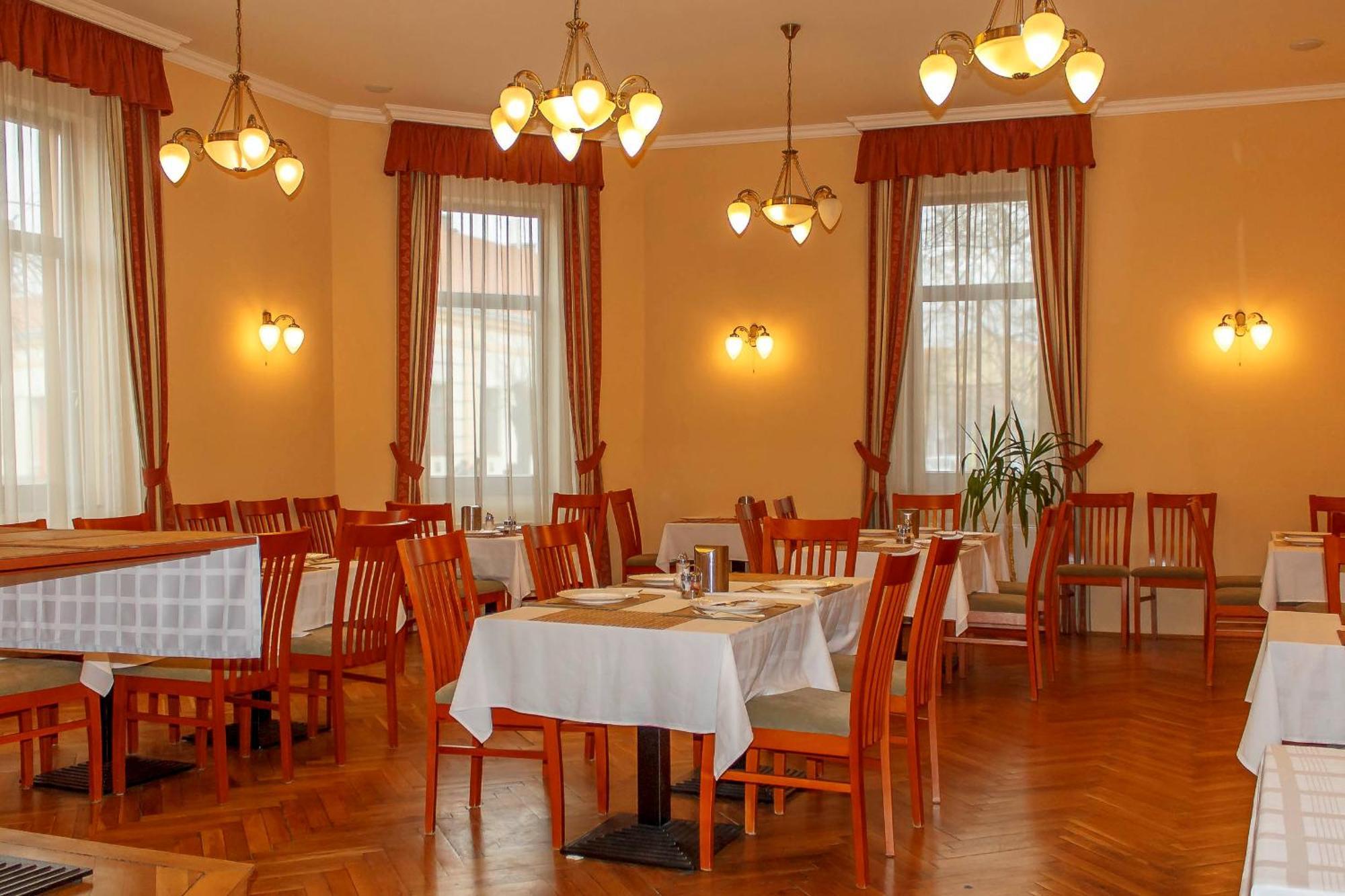 Pannon Hotel Bejelentkezes 20 Oraig, Check-In Until 20 O'Clock, Einchecken Bis 20 Uhr Mohács Extérieur photo