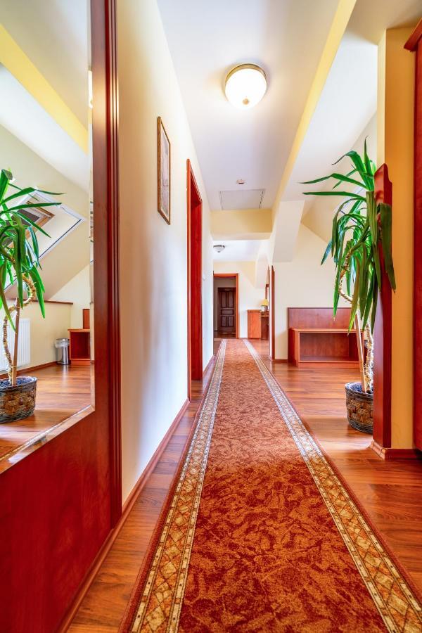 Pannon Hotel Bejelentkezes 20 Oraig, Check-In Until 20 O'Clock, Einchecken Bis 20 Uhr Mohács Extérieur photo