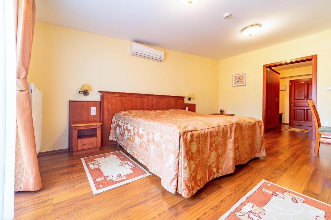 Pannon Hotel Bejelentkezes 20 Oraig, Check-In Until 20 O'Clock, Einchecken Bis 20 Uhr Mohács Extérieur photo